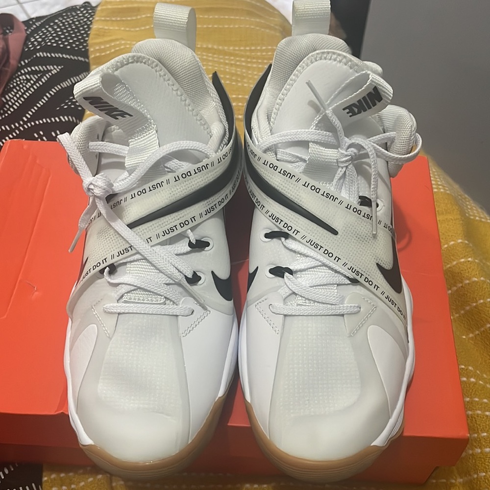 NIKE VOLLEYBALL SHOES